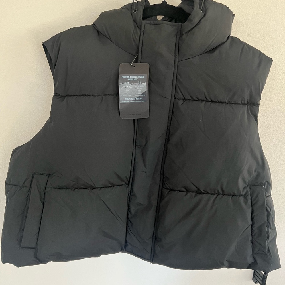 Fabletics Essential Cropped Hooded Puffer Vest - Picture 3 of 7
